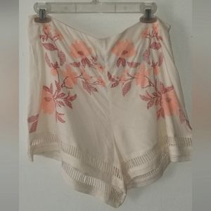 Boho Shorts with cutouts and embroidery H&M Divided
